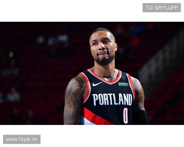 利拉德休赛期天天喝蛋白粉当水，家里冰箱塞满鸡胸肉，邻居以为他开健身餐外卖